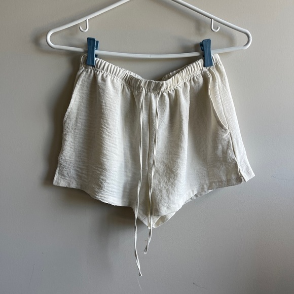 💙Buy 1 get 1 Free💙 Forever 21 Linen style short XS - Picture 1 of 4